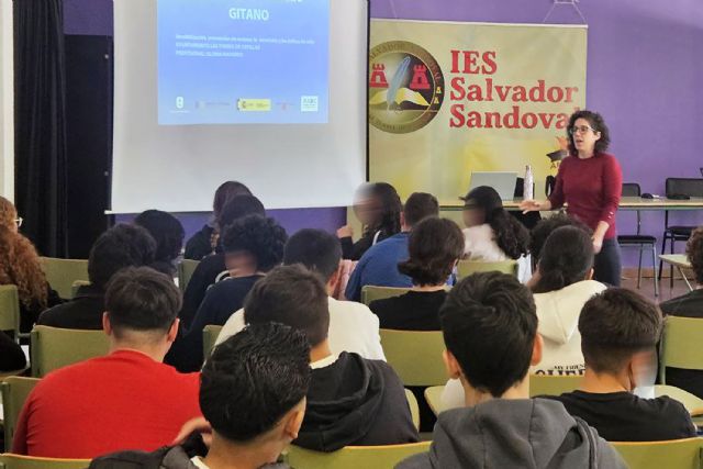 La Concejalía de Servicios Sociales sensibiliza en las aulas contra la xenofobia y el discurso de odio - 2, Foto 2