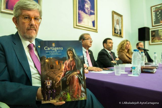 La Junta de Cofradias presenta su primera revista gratuita de la Semana Santa de Cartagena - 1, Foto 1