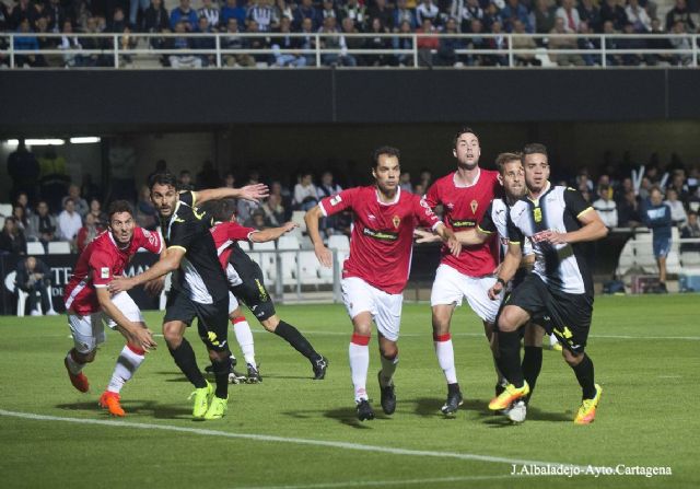 La Concejalia de Deportes pondra cinco autobuses a disposicion de los aficionados para el derbi del FC Cartagena y el Real Murcia - 1, Foto 1