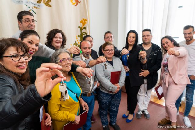 El Ayuntamiento de Cartagena entrega ocho viviendas sociales en alquiler - 1, Foto 1
