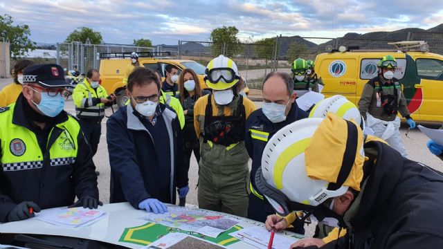 El alcalde recibe a las brigadas forestales que realizan hoy tareas de desinfección en la ciudad - 1, Foto 1