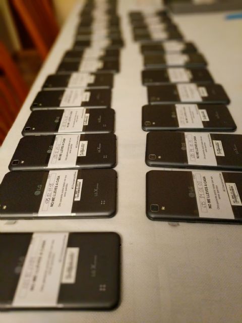 CTT Express colabora con Redradix para la distribución de móviles entre pacientes aislados por COVID-19 - 1, Foto 1