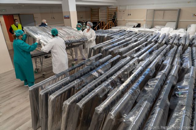 El Ayuntamiento entrega a sanidad 100 camas para el Hospital Santa María del Rosell donadas por un empresario - 1, Foto 1