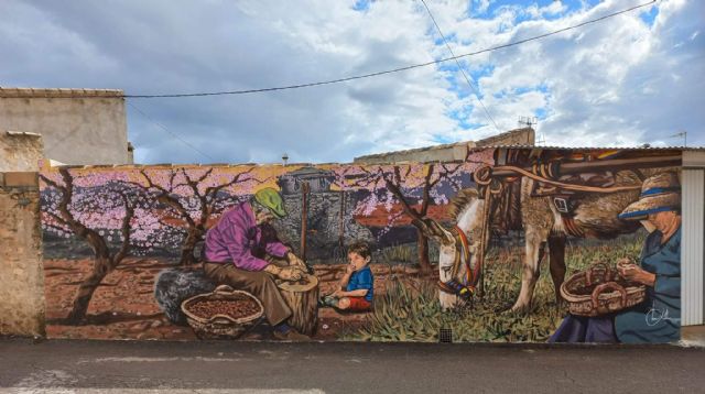 El alcalde de Lorca visita el mural identitario de Las Terrenas perteneciente al programa ´El Arte de Vivir en Pedanías´ - 1, Foto 1
