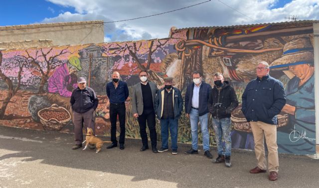 El alcalde de Lorca visita el mural identitario de Las Terrenas perteneciente al programa ´El Arte de Vivir en Pedanías´ - 4, Foto 4