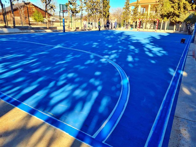 El Ayuntamiento de Caravaca reforma las pistas deportivas del colegio de La Encarnación y el cementerio viejo - 1, Foto 1