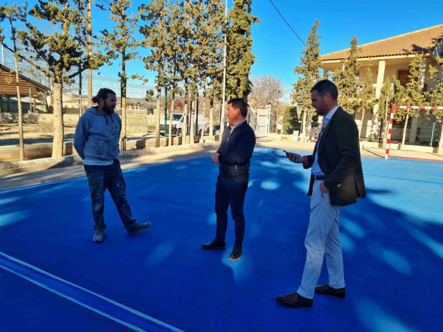 El Ayuntamiento de Caravaca reforma las pistas deportivas del colegio de La Encarnación y el cementerio viejo - 2, Foto 2