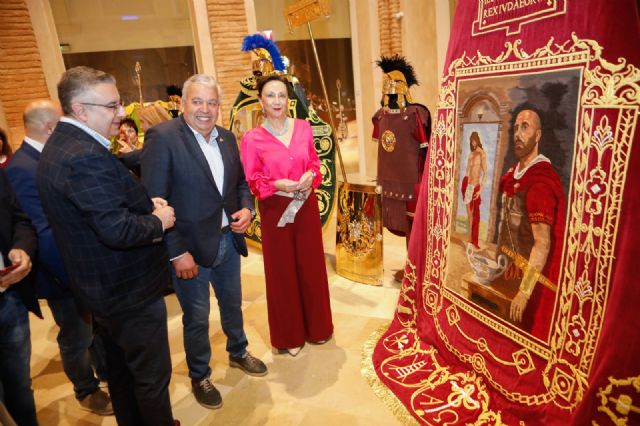 El Paso Azul estrena tres mantos pertenecientes a la Caballería Romana e inicia, así, la renovación de uno de los grupos bíblicos más simbólicos de la Hermandad - 1, Foto 1