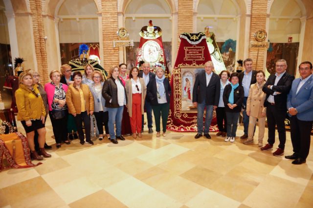 El Paso Azul estrena tres mantos pertenecientes a la Caballería Romana e inicia, así, la renovación de uno de los grupos bíblicos más simbólicos de la Hermandad - 3, Foto 3