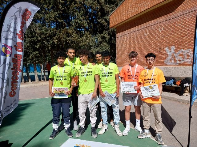 Los jugadores del IES Gerardo Molina de Torre Pacheco quedan campeones de la Región de Murcia de fútbol sala juvenil masculino - 1, Foto 1