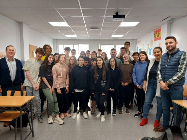 24 alumnos del colegio de Dolores de Pacheco disfrutarán de una ruta literaria en abril - 1, Foto 1