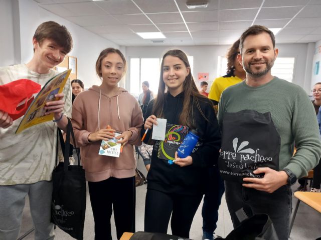24 alumnos del colegio de Dolores de Pacheco disfrutarán de una ruta literaria en abril - 2, Foto 2