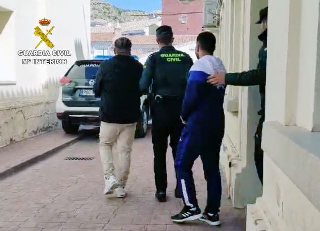 La Guardia Civil detiene a tres peligrosos delincuentes que propinaron una paliza a un vecino de Mula - 1, Foto 1