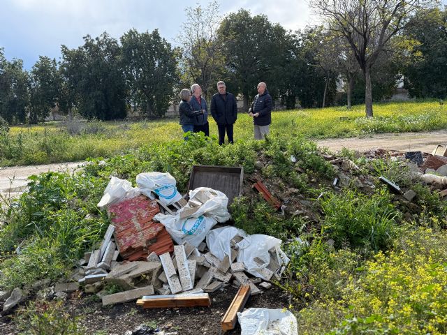 La indiferencia del PP de Ballesta mantiene al Polígono Industrial Oeste en un estado lamentable - 1, Foto 1