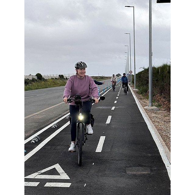 El nuevo tramo de carril bici, entre la rotonda del antiguo aeropuerto y Los Narejos, ya está operativo - 1, Foto 1