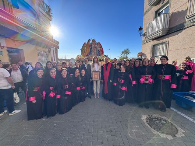La alcaldesa de Archena nombrada Cabo de Andas de Honor del nuevo trono de la Cofradía Santas Mujeres de Jerusalén - 2, Foto 2