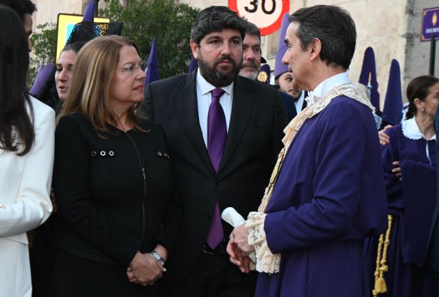 López Miras asiste a la procesión de los Salzillos y destaca que la presencia en ella de la Reina Do&ntilde;a Sofía da cuenta de la trascendencia de la Semana Santa en la Región - 3, Foto 3