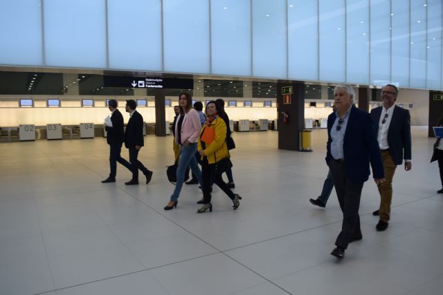 Patricia Fernández: El aeropuerto está en perfecto estado y preparado para acoger vuelos en un plazo breve de tiempo - 1, Foto 1
