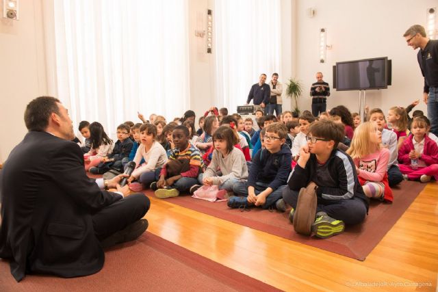 El alcalde comparte experiencias y confidencias con los pequeños del colegio San Isidoro y Santa Florentina - 3, Foto 3