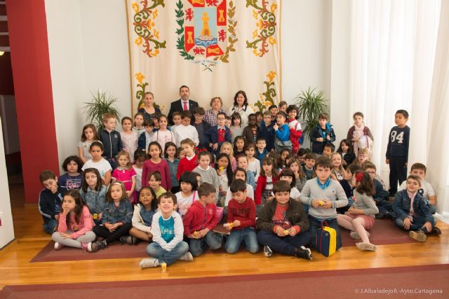 El alcalde comparte experiencias y confidencias con los pequeños del colegio San Isidoro y Santa Florentina - 4, Foto 4