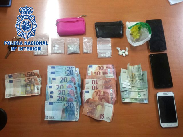 La Policía Nacional detiene a tres personas infraganti distribuyendo sustancia estupefaciente en zona de ocio - 1, Foto 1