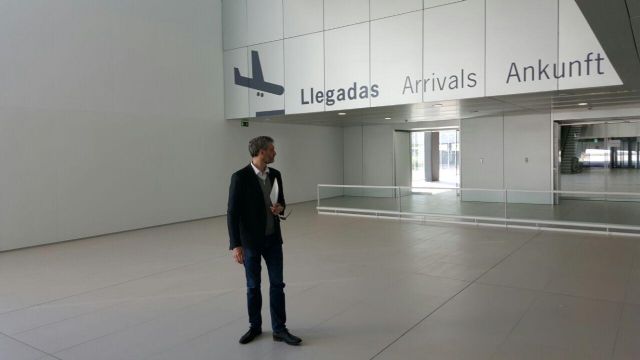 Urralburu: Tenemos un aeropuerto de dónde sólo vuelan cientos de miles de euros - 1, Foto 1