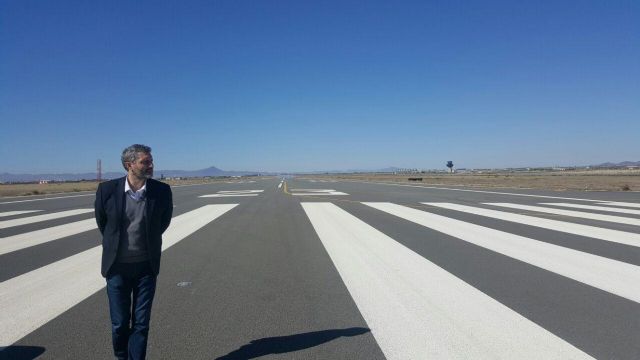 Urralburu: Tenemos un aeropuerto de dónde sólo vuelan cientos de miles de euros - 2, Foto 2