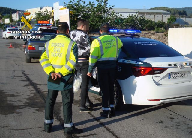 La Guardia Civil despliega un amplio dispositivo de verificación de alcoholemia y droga durante el puente de mayo - 2, Foto 2