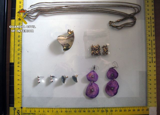 La Guardia Civil detiene a dos jóvenes por el robo y ocupación de viviendas vacacionales del Mar Menor - 5, Foto 5