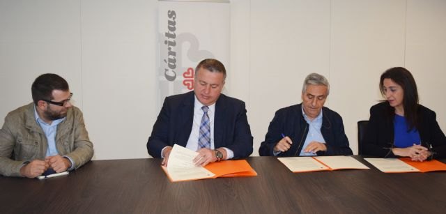 Fomento y Cáritas renuevan el convenio para ayudar a familias en riesgo de exclusión social a financiar el pago del alquiler de vivienda - 1, Foto 1