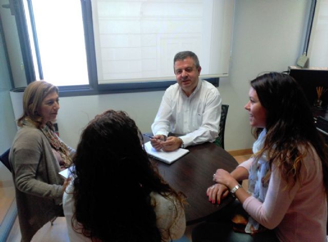 Calderón y Martín trabajan en la posible colaboración entre el Gobierno Local con la Fundación Tiovivo - 1, Foto 1