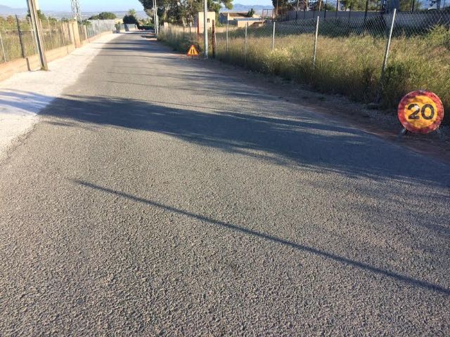 Continúan las obras de acondicionamiento de los márgenes del Camino del Polideportivo para mejorar la seguridad de conductores y viandantes, Foto 4