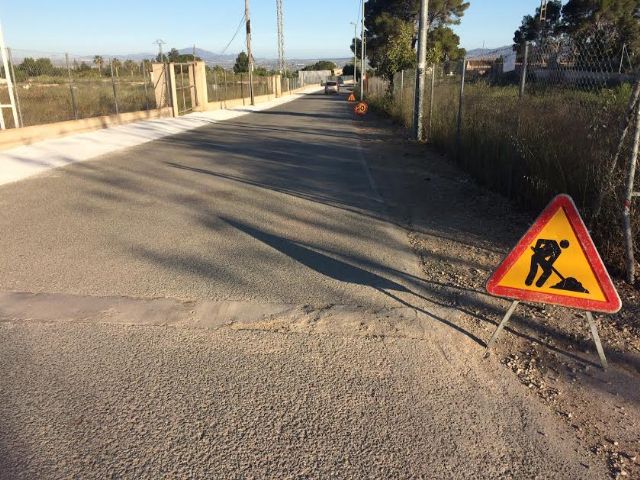 Continúan las obras de acondicionamiento de los márgenes del Camino del Polideportivo para mejorar la seguridad de conductores y viandantes, Foto 6