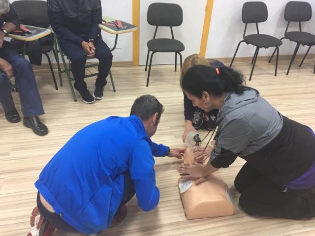 Técnicos de la Concejalía de Deportes aprenden el uso y gestión de los desfibriladores, Foto 6