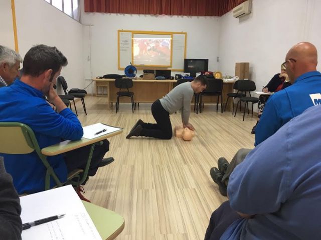 Técnicos de la Concejalía de Deportes aprenden el uso y gestión de los desfibriladores, Foto 8