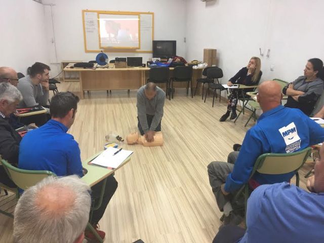 Técnicos de la Concejalía de Deportes aprenden el uso y gestión de los desfibriladores, Foto 9