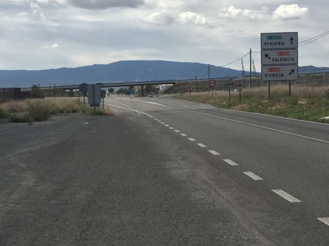 El PSOE pide al alcalde que saque del cajón el acuerdo para mejorar los accesos de la carretera de Pinoso y lo ejecute - 1, Foto 1