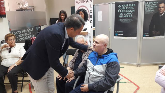 El Alcalde anuncia la renovación inmediata y por 10 años del convenio con la Asociación de Enfermos de Parkinson para que puedan seguir disfrutando de su propias instalaciones - 1, Foto 1