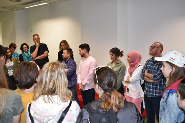 El IES Sabina Mora de Murcia participa en el proyecto europeo Ciudadanía europea: moldeando una identidad transnacional - 1, Foto 1