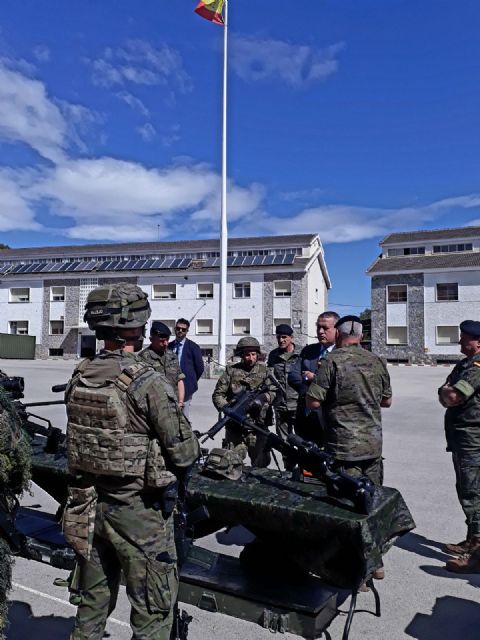 Bernabé destaca las capacidades operativas y de despliegue de la Brigada Paracaidista de Javalí Nuevo y la excelencia de sus programas de instrucción - 2, Foto 2
