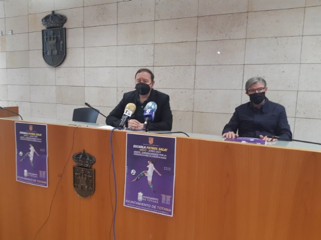 Totana se suma a la iniciativa de implantar Escuelas Deportivas de Fútbol Sala, que promueve la Federación de Fútbol de la Región de Murcia, Foto 2