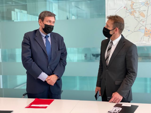 La Concejalía de Comercio de Torre Pacheco se reúne con el nuevo Director General en el Consistorio - 2, Foto 2