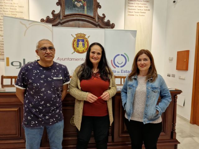 El Ayuntamiento de Lorca premia a los colegios Petra González y Ana Caicedo en la I edición del certamen escolar  'Al cole con igualdad' - 1, Foto 1