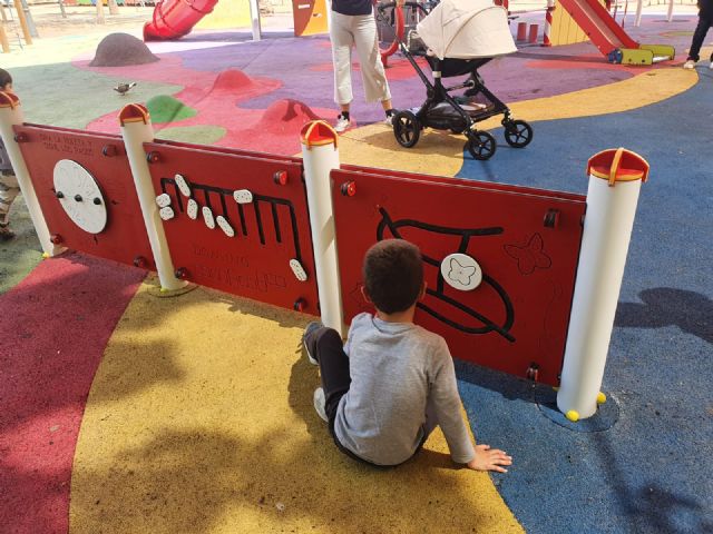 El Ayuntamiento de Molina de Segura lleva a cabo la instalación de paneles de juegos accesibles en parques municipales - 3, Foto 3