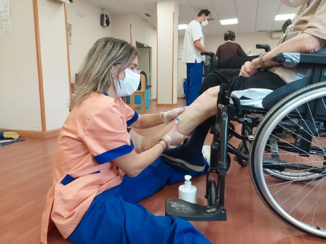 El 60% de caídas en mayores de 65 años ocurren en el hogar y solo el 40% de los afectados llega a recuperarse completamente - 2, Foto 2