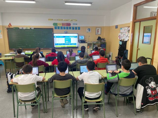 Entregan más de 9.000 chromebooks a casi 300 centros educativos de Murcia - 1, Foto 1