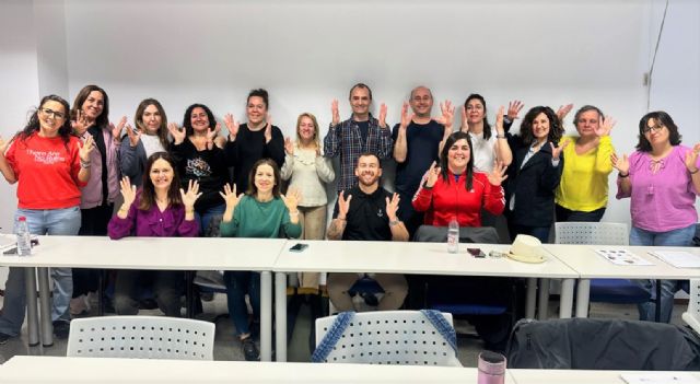 La Comunidad refuerza su compromiso con la inclusión con dos nuevos cursos de formación en lengua de signos para empleados públicos - 1, Foto 1