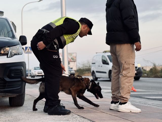 La Policía Local interpone 42 denuncias por consumo de alcohol en la vía pública en el primer mes de aplicación de la nueva ordenanza - 1, Foto 1