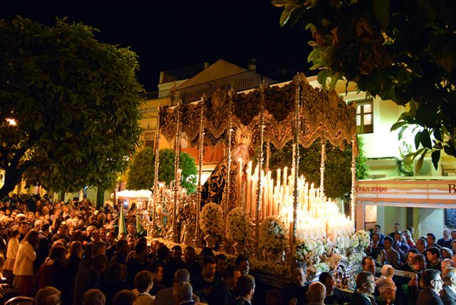 Sevilla .El romanticismo y la historia se funden bajo el palio de la Virgen de las Angustias Coronada en Alcalá del Río - 4, Foto 4