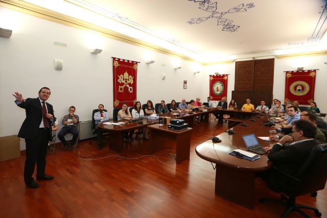 Los alumnos de la UCAM ponen nota alta a sus profesores por el trato cercano y las tutorías personales - 1, Foto 1